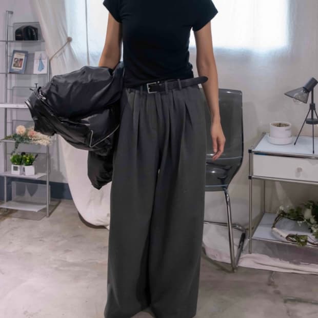 앳더앤드 콤마 와이드 슬랙스 차콜그레이 아웃핏