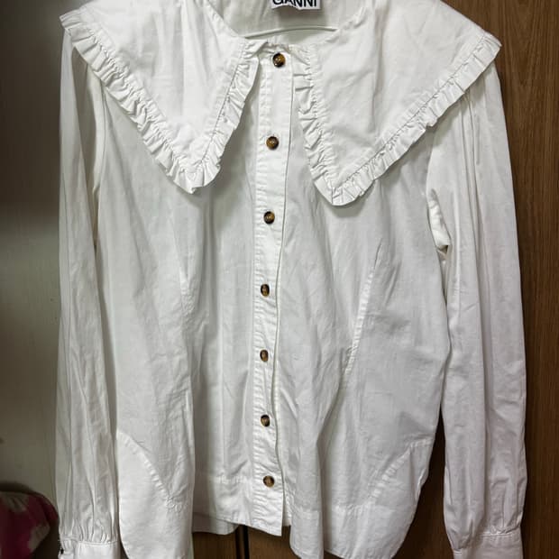 가니 화이트 빅카라 러플 블라우스 38사이즈
