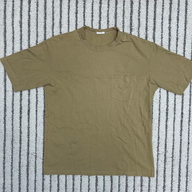 GU 베이지 포켓 티셔츠
