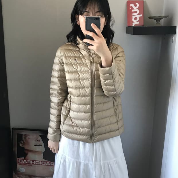 타미힐피거 로고 베이지 경량 패딩