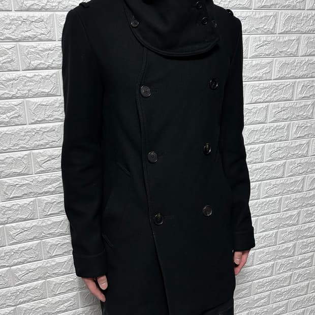 우영미 더블 브레스티드 하이넥 울 코트