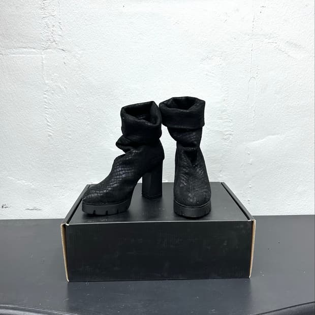 Python coating foldover boots 
