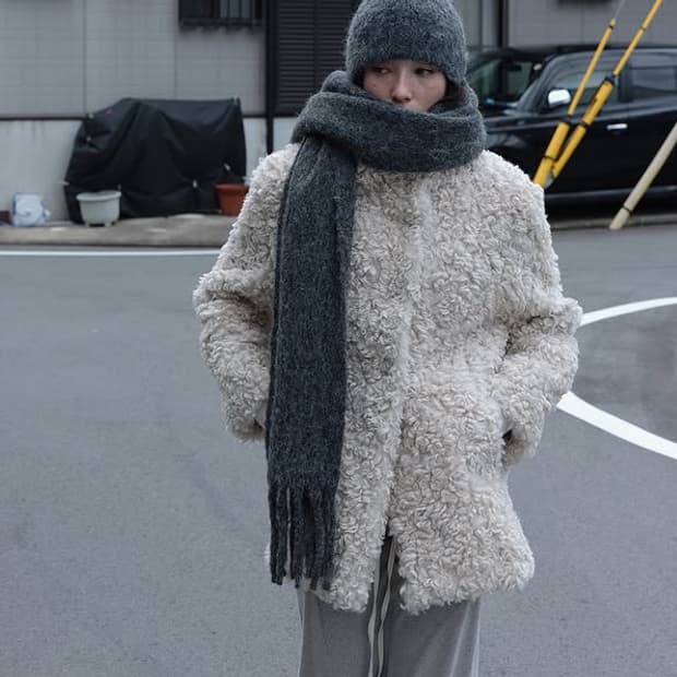 로우타이드 컬리 퍼 코트 베이지