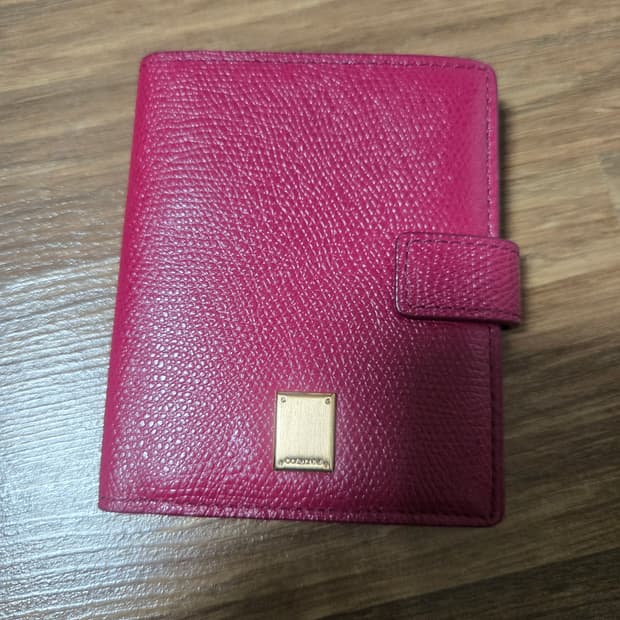 쿠론 핫핑크색 반지갑 [정품 미사용 새상품]