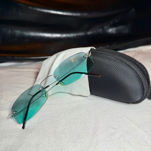 90s 빈티지 무테 스퀘어 그린 틴트 선글라스