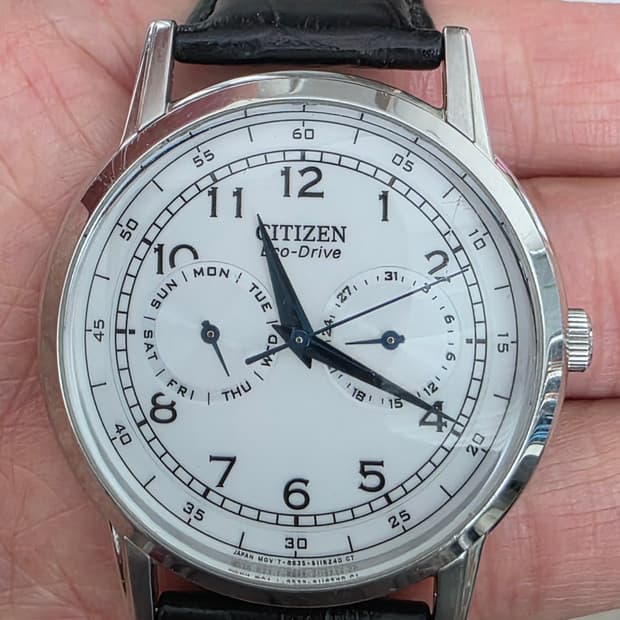 시티즌 (CITIZEN) 부엉이 흰판 블루핸즈 데이 & 데이트 솔라 에코