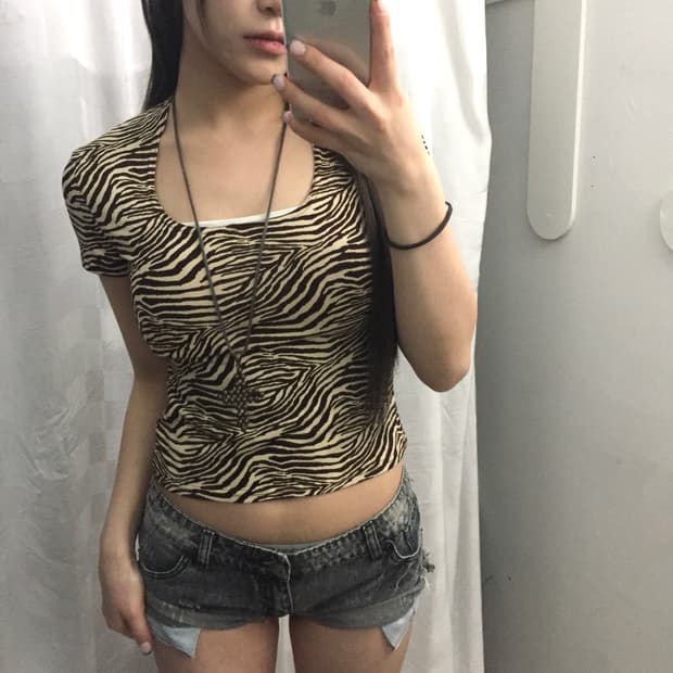 Coup de Chance 갸루 펑크 스퀘어넥 레오파드 반팔