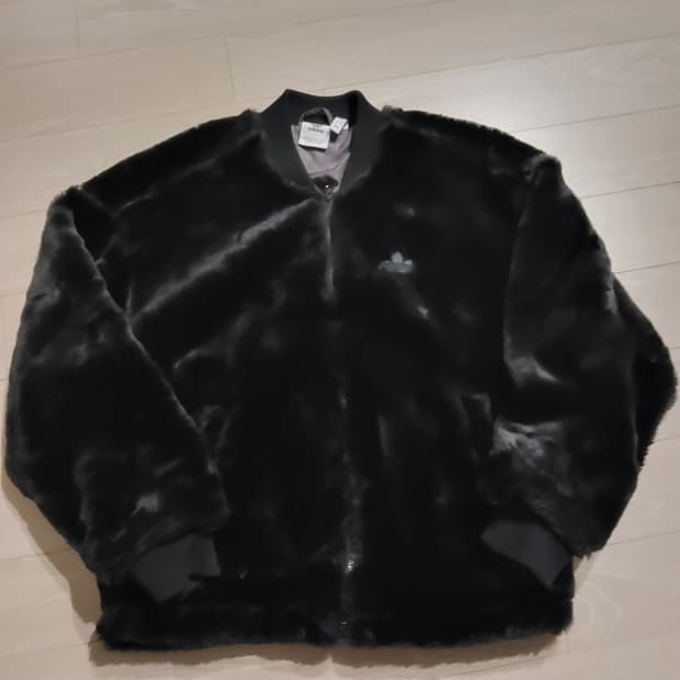 아디다스 블랙 퍼 자켓