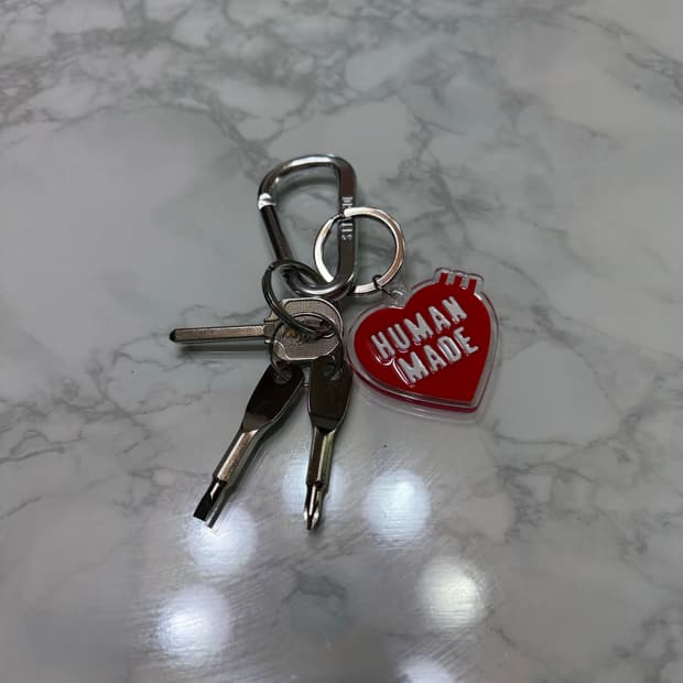 휴먼메이드 하트 키링, 카라비너
