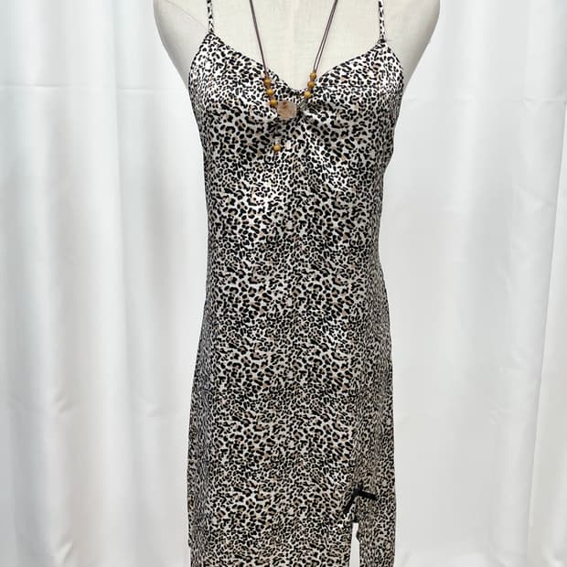 갸루 호피 새틴 리본 트임 슬립