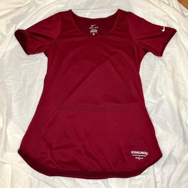 언더커버 나이키 갸쿠소우 버건디 드라이핏 러닝 반팔