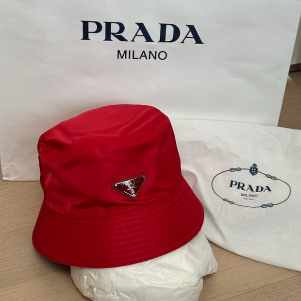 프라다 리나일론 버킷햇 레드 L (새상품)
