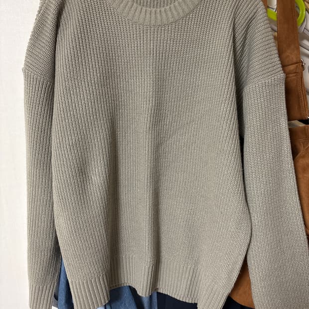 크루넥 리브 니트 스웨터_그레이