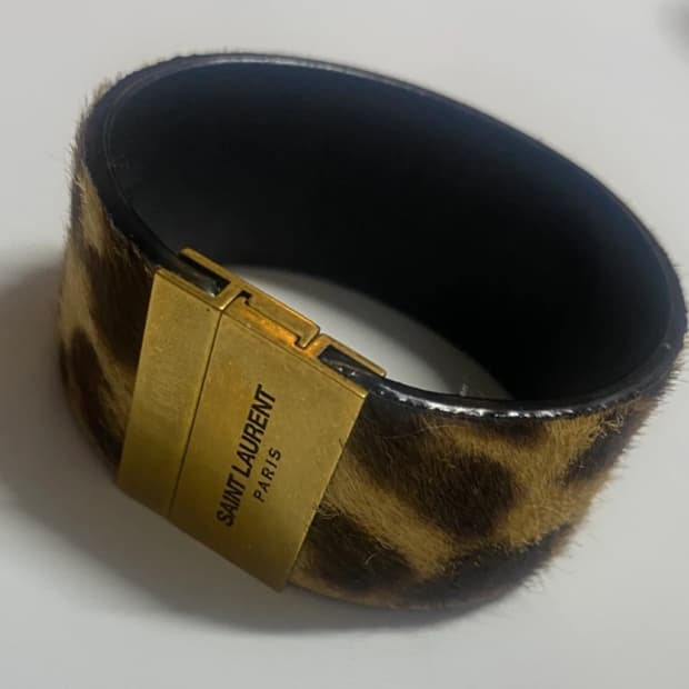 생로랑(Saint Laurent) 레오파드 포니 스킨 커프 팔찌