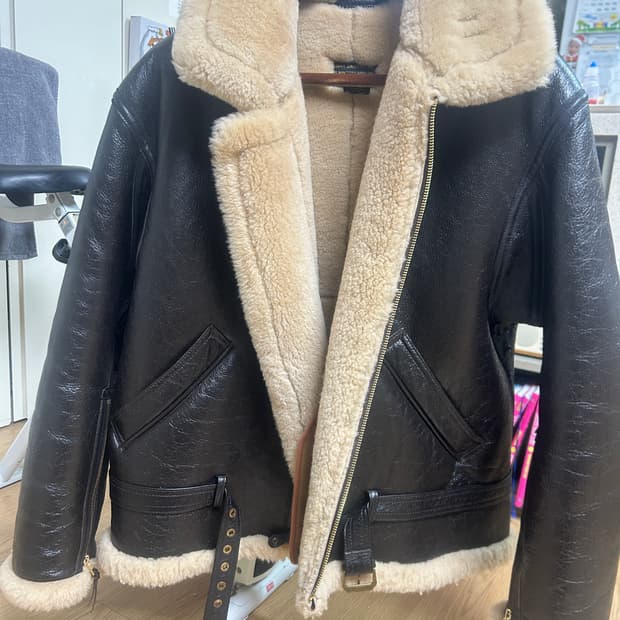 콕핏 톰하디 무스탕48