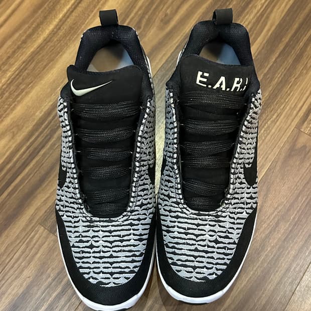 나이키 E.A.R.L 스니커즈  300~310