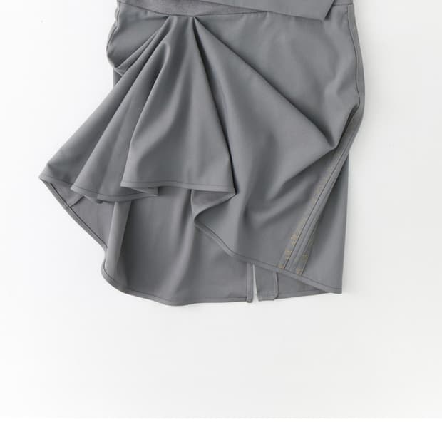 Brace unbalance skirt soft mint