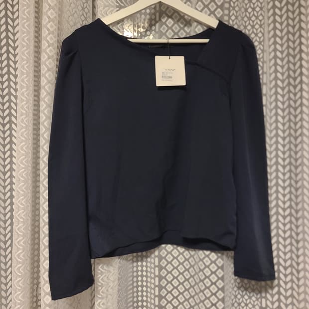 새상품 오조크 네이비 블라우스