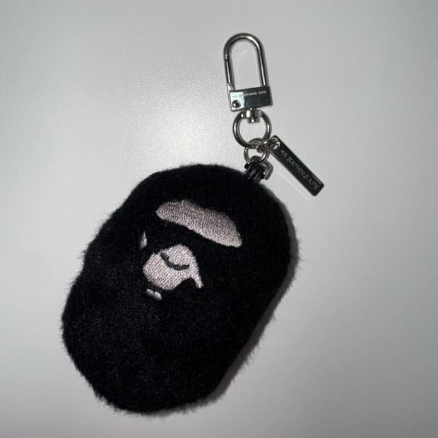 베이프 에이프 헤드 포우 퍼 키체인 블랙