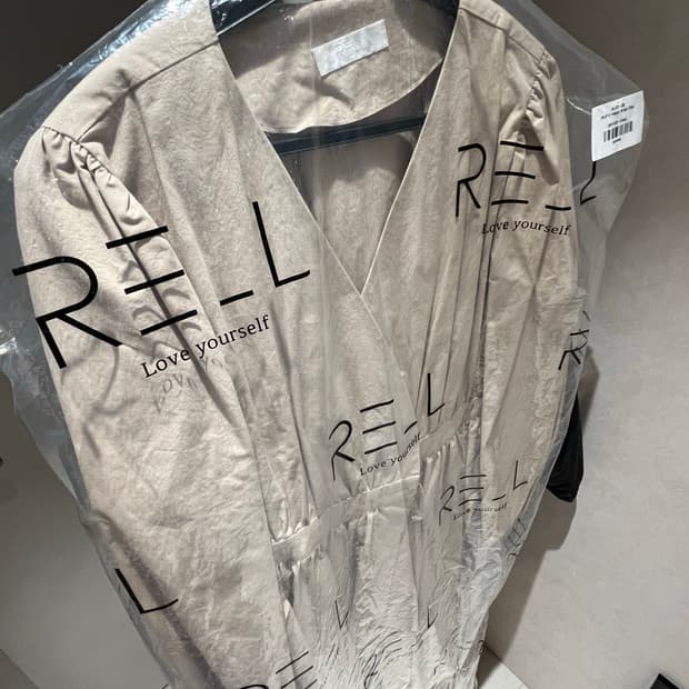 리엘 puff v neck 트렌치 원피스 베이지