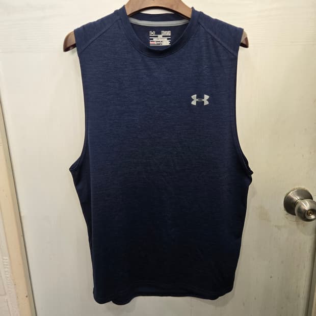 MD/M사이즈 )) UNDER ARMOUR 언더아머 나시티셔츠!~