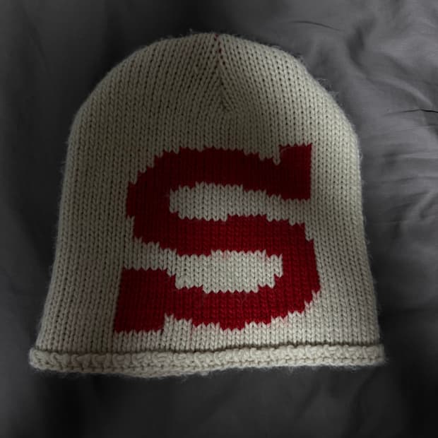 스투시 니트 스컬캡 벌리 S 샌드 비니