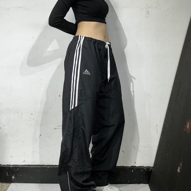 아디다스 블랙 화이트 삼선 와이드 트랙 팬츠 추리닝 바지
