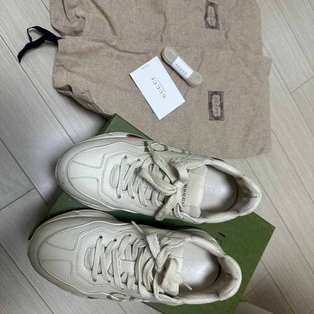 구찌 라이톤 스니커즈 아이보리 색상 36사이즈