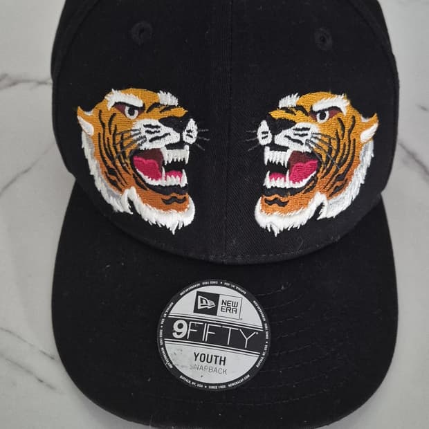 뉴에라 스카잔 호랑이 자수 볼캡 youth사이즈