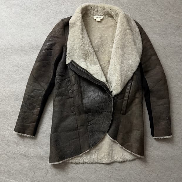 헬무트랭 비대칭 실루엣 램스킨 무스탕