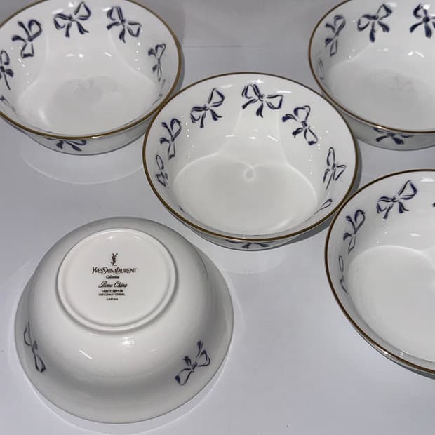 Yves Saint Laurent 입생로랑 블루리본 볼 2est