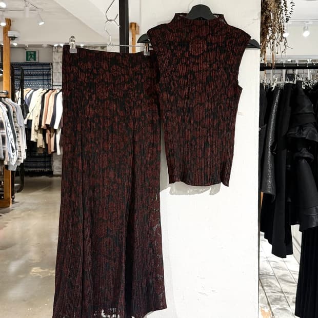 이세이미야케 화이트라벨 플라워 플리츠 하이넥 탑 스커트 셋업