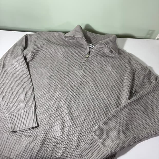 L 블론드나인 베이지그레이 반집업니트