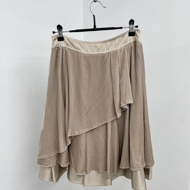 벨벳 레이어드 프릴 디테일 스커트