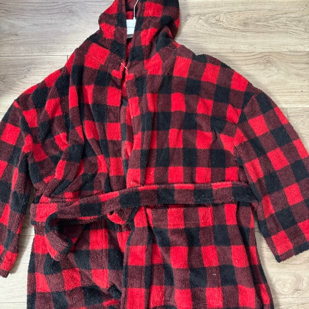 베트멍 로브 (Vetements)