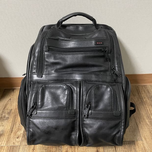 투미 알파 컴팩트 레더백팩