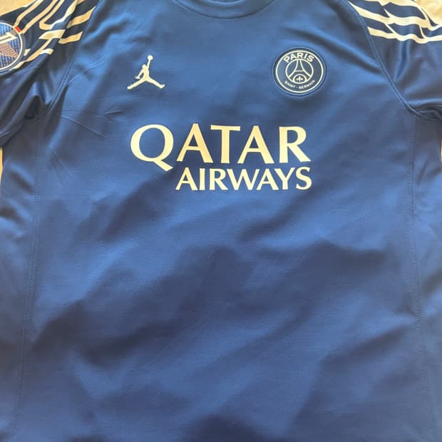 급처 파리생제르망 23/24 리그앙 우승 패치 유니폼 L 판매