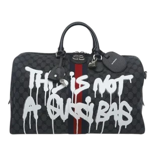 구찌 x 발렌시아가 해커 컬렉션 그래피티 더플백 By. 뎀나 바잘리아