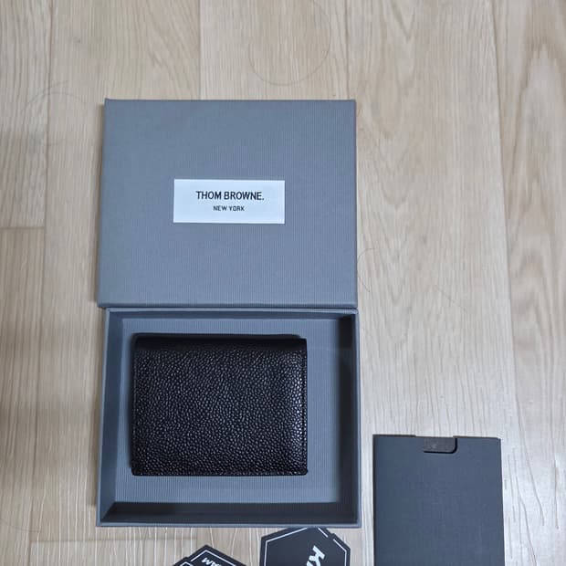 톰브라운 페블 그레인 레더 더블 카드 홀더 블랙