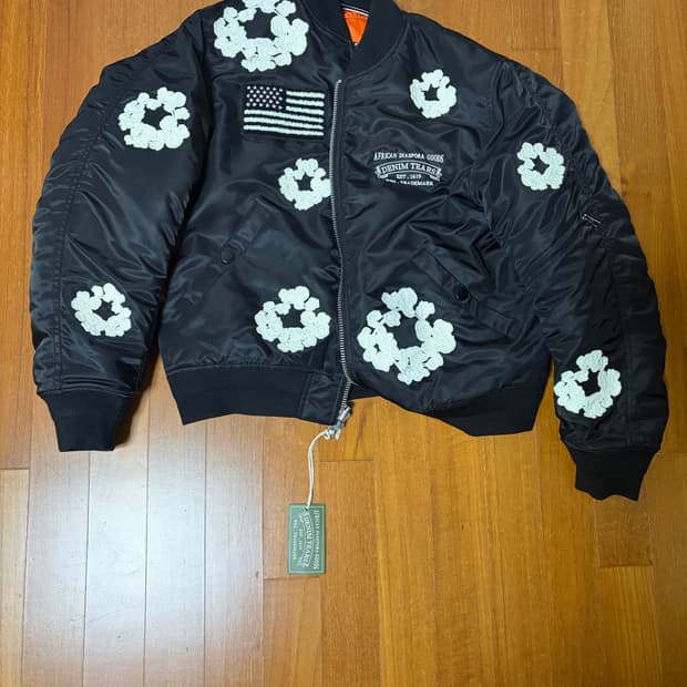 데님 티어스 봄버