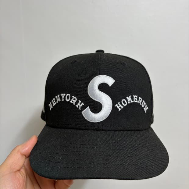 슈프림 홈런 뉴에라 캡