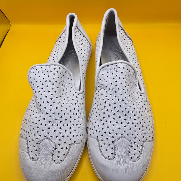 소유 펀칭 가죽 슬립온 / 스니커즈 245