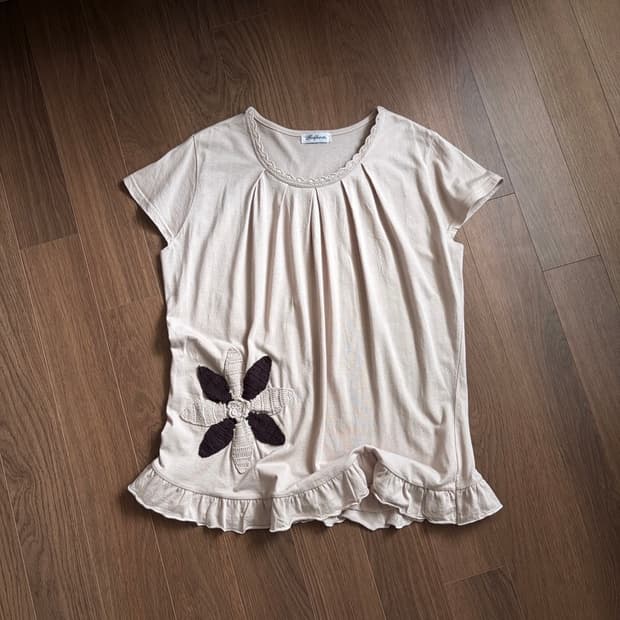 ruffle hem pintuck t-shirt