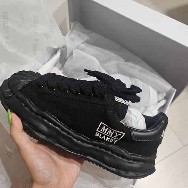 메종 미하라 야스히로 블레이키 OG 솔 캔버스 스니커즈 
올블랙
