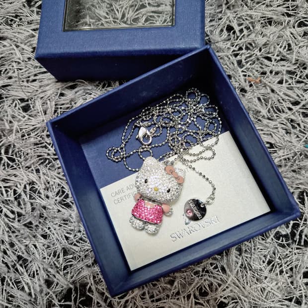 헬로키티 스와로브스키 한정판 목걸이