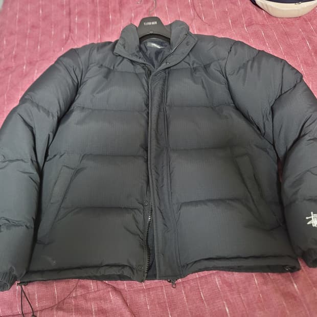 스투시 블랙 립스탑 다운 푸퍼 패딩 판매합니다