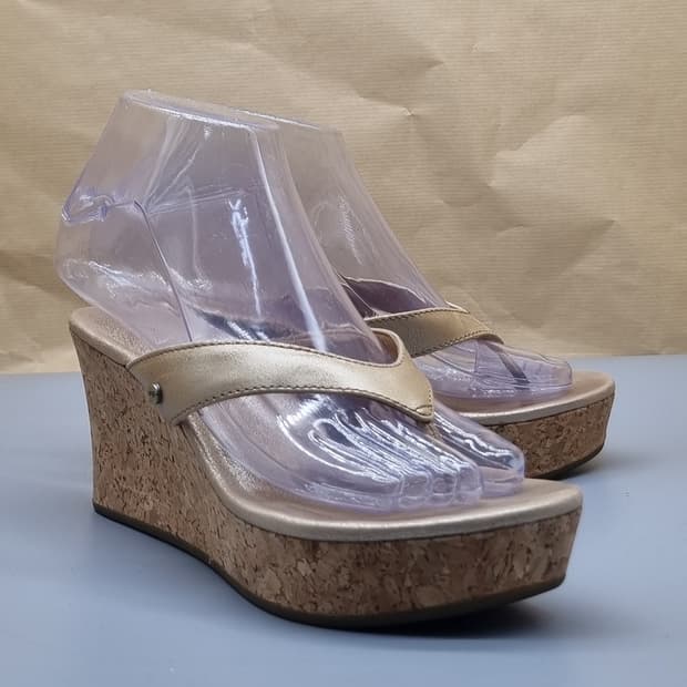 UGG 어그 여성 웨지슬리퍼220. 굽7.5