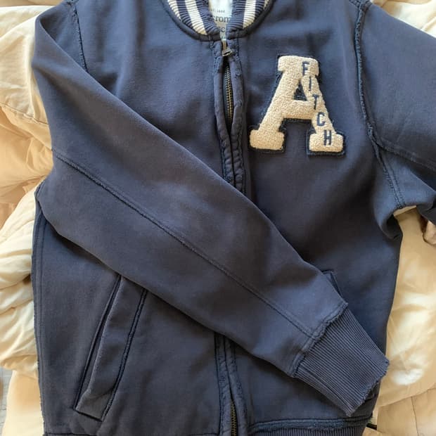 아베크롬비 코튼 패치 코튼 집업 네이비 팔아요💙 착샷O