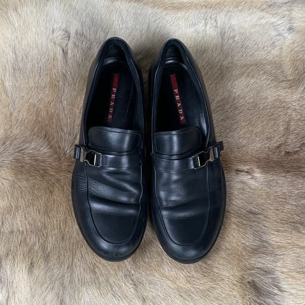 프라다 스포츠 버클 로퍼