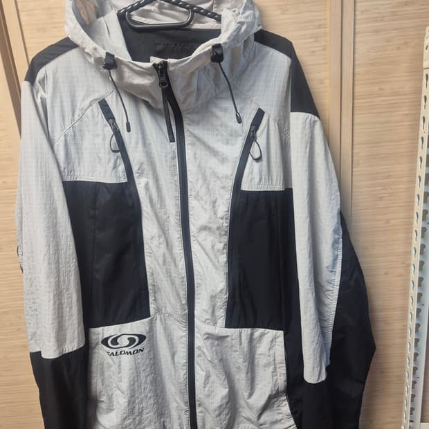 살로몬 경량 바람막이 L 